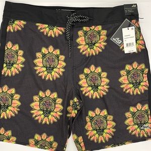 Lost Men's board shorts size 32 NWT